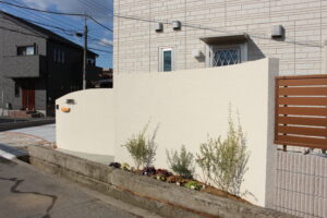 富田林市Y様邸 門柱と植栽