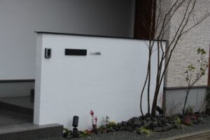 和歌山K様邸の外構施工事例 白を基調としたシンプルモダンな門まわり