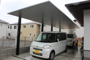 和歌山K様邸 大判屋根カーポート設置例 雨の日も快適な駐車スペース